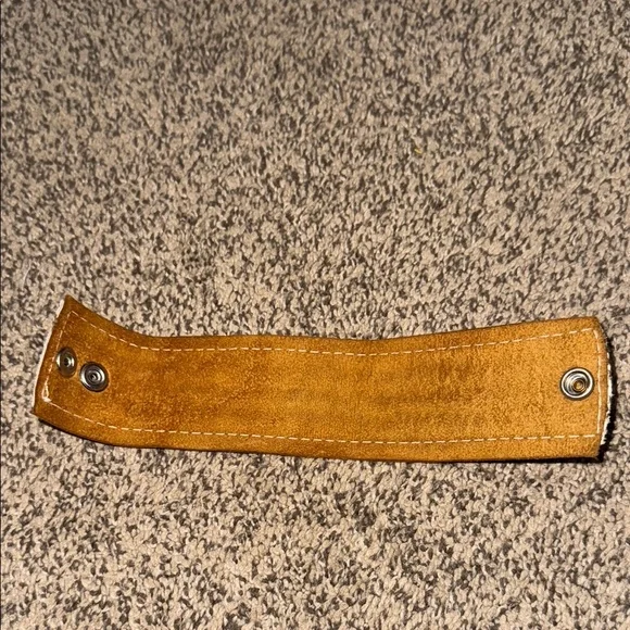 Spark*l White Leather Bracelet - Picture 2 of 2